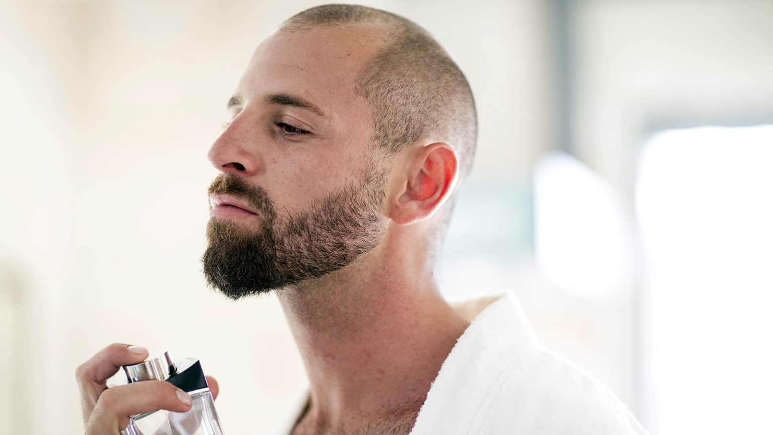 What’s The Difference Between Men’s Cologne and Perfume? Expert Gentleman